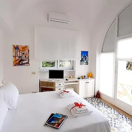 Dorothee Πανσιόν Κάπρι